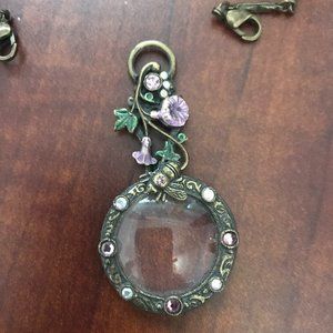 Necklace/Magnifying glass